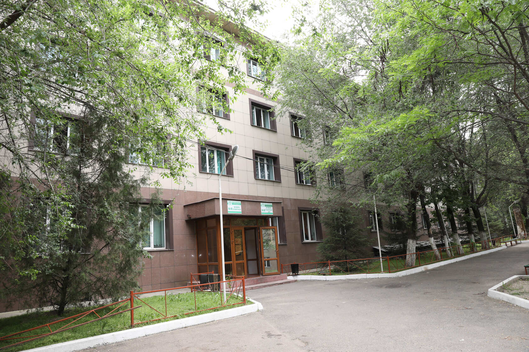 №10 «Ақ қайың» студенттік жатақханасы