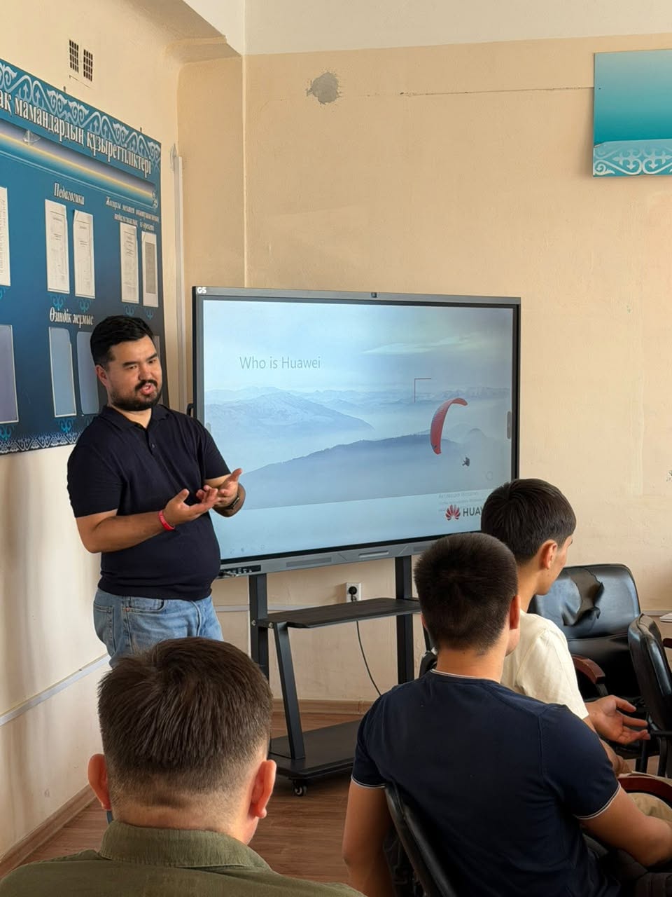 KazNARU-ДА HUAWEI ӨКІЛІНІҢ ҚАТЫСУЫМЕН КИБЕРҚАУІПСІЗДІК МӘСЕЛЕЛЕРІ ТАЛҚЫЛАНДЫ