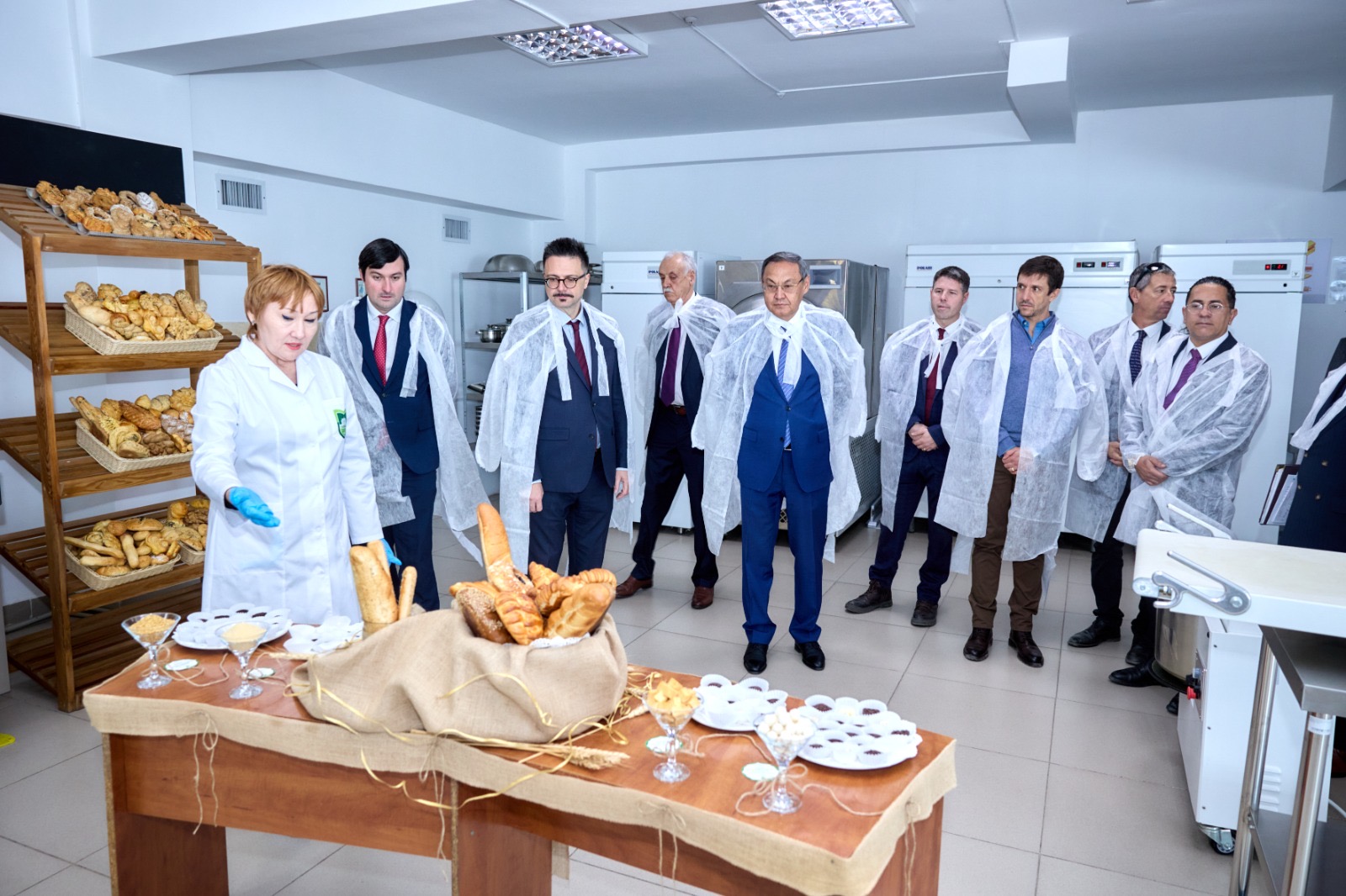 KazNARU: ФРАНЦУЗ МАМАНДАРЫ ҚАЗАҚСТАНДА ЖҮЗІМ ШАРУАШЫЛЫҒЫН ДАМЫТУҒА ҮЛЕС ҚОСАДЫ