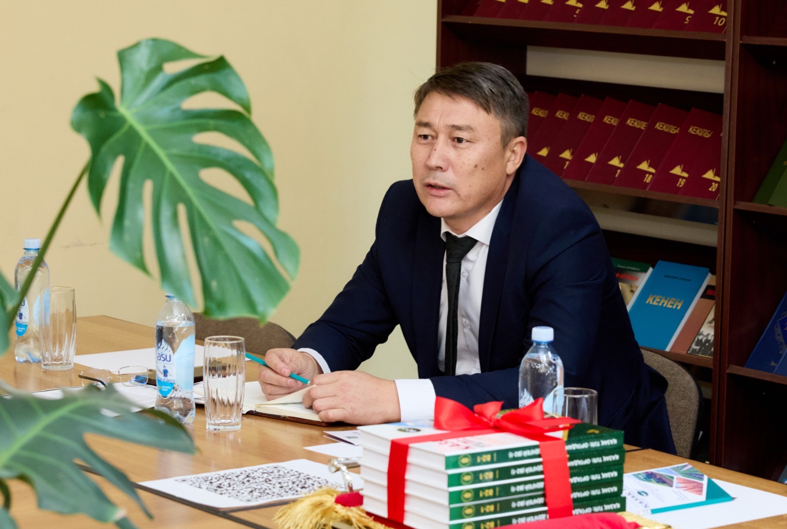 KazNARU-да КӘСІБИ ҚАЗАҚ ТІЛІН ОҚЫТУҒА АРНАЛҒАН ЖАҢА ОҚУ ҚҰРАЛЫ ТАНЫСТЫРЫЛДЫ