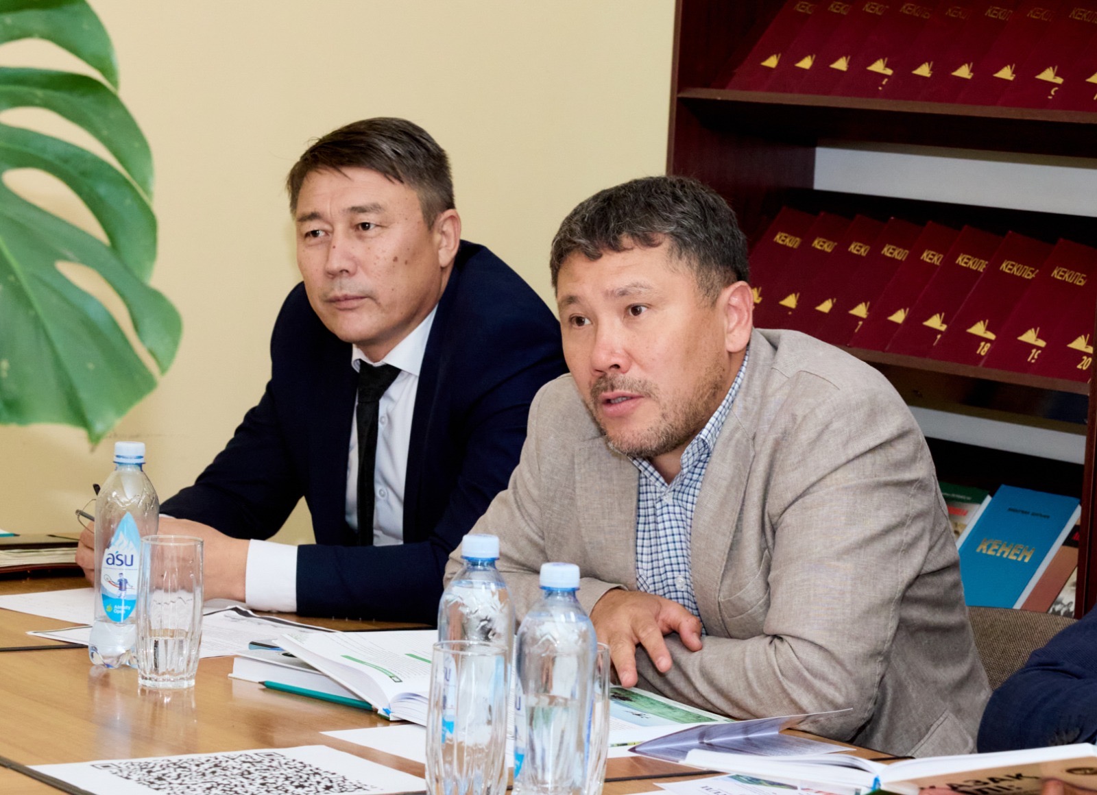 KazNARU-да КӘСІБИ ҚАЗАҚ ТІЛІН ОҚЫТУҒА АРНАЛҒАН ЖАҢА ОҚУ ҚҰРАЛЫ ТАНЫСТЫРЫЛДЫ
