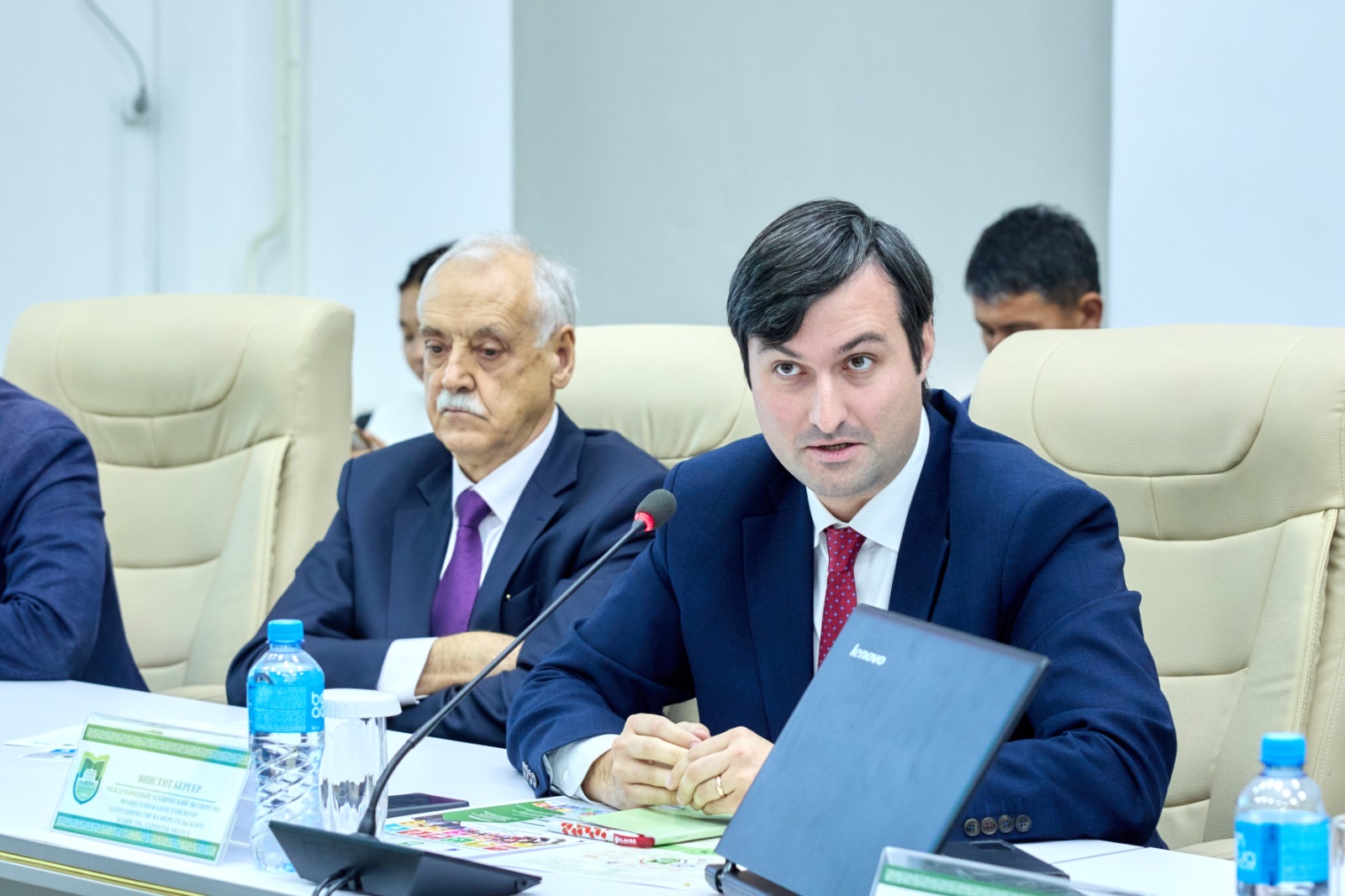 KazNARU: ФРАНЦУЗ МАМАНДАРЫ ҚАЗАҚСТАНДА ЖҮЗІМ ШАРУАШЫЛЫҒЫН ДАМЫТУҒА ҮЛЕС ҚОСАДЫ