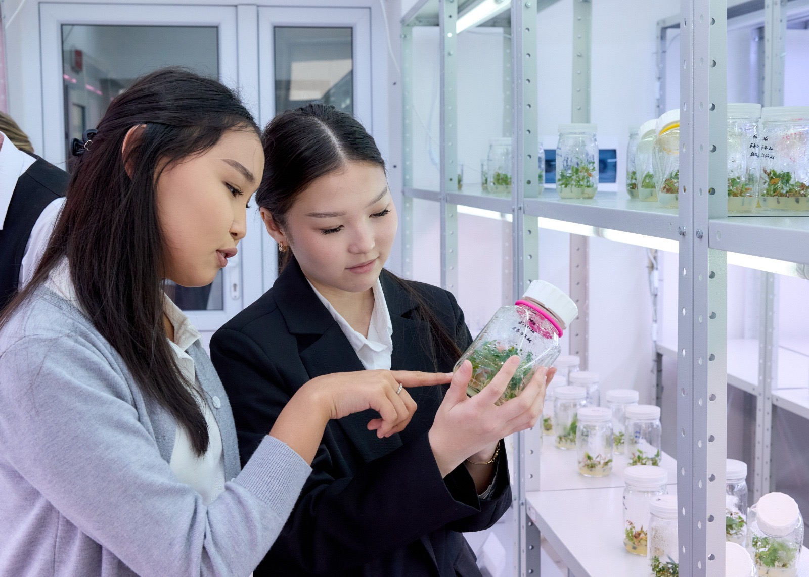KazNARU HOSTS OPEN DAY FOR SCHOOL STUDENTS