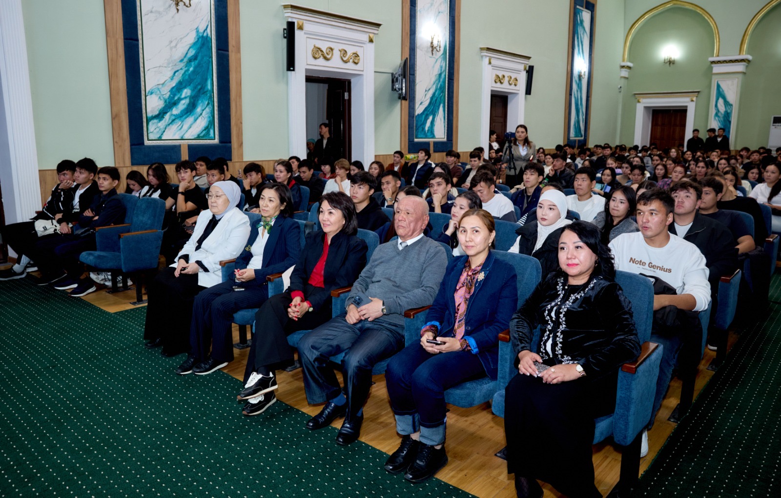 KazNARU СТУДЕНТТЕРІМЕН АГРОБИЗНЕС, ҚАРЖЫ ЖӘНЕ ҚҰҚЫҚ БОЙЫНША ТАҒЫЛЫМДЫ КЕЗДЕСУ