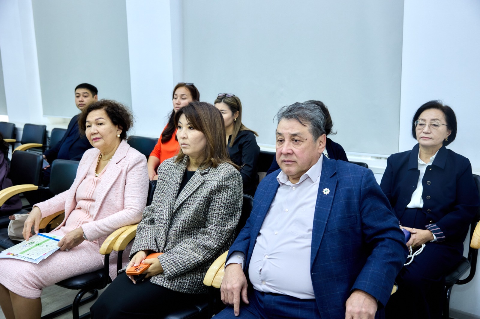 KazNARU: ФРАНЦУЗ МАМАНДАРЫ ҚАЗАҚСТАНДА ЖҮЗІМ ШАРУАШЫЛЫҒЫН ДАМЫТУҒА ҮЛЕС ҚОСАДЫ
