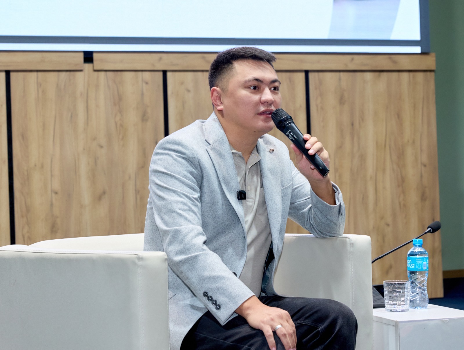 KazNARU СТУДЕНТТЕРІМЕН АГРОБИЗНЕС, ҚАРЖЫ ЖӘНЕ ҚҰҚЫҚ БОЙЫНША ТАҒЫЛЫМДЫ КЕЗДЕСУ